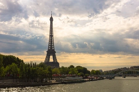 Eiffelova věž v Paříži - evropa
