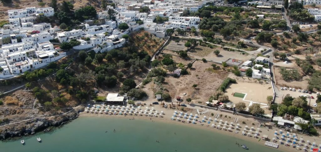 Lindos Acropolis in Rhodes pláž