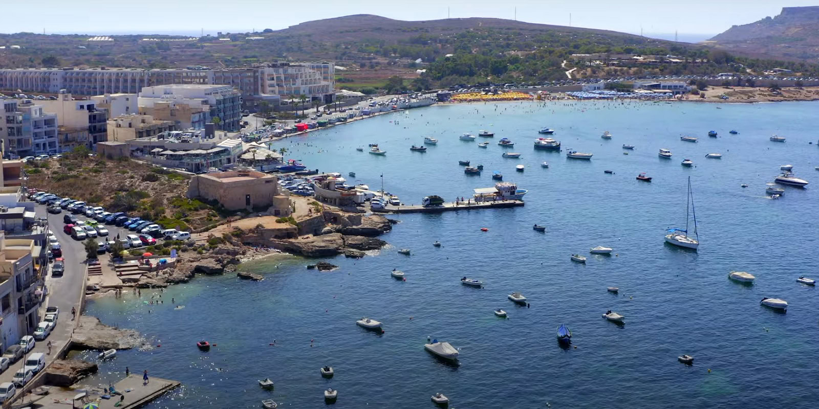Pláže v letovisku a okolí - mellieha malta
